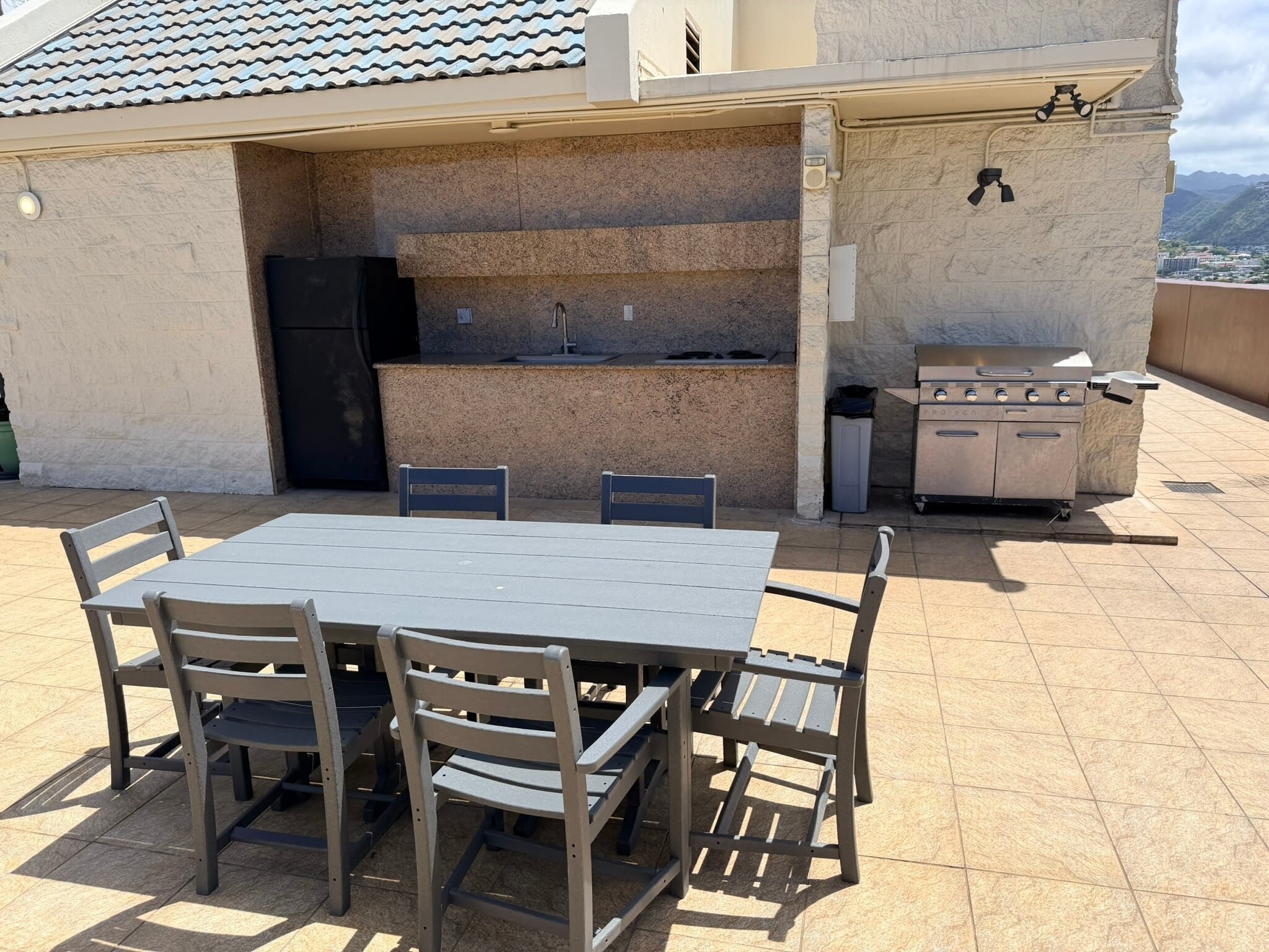 Building Photo - 444 Nahua St