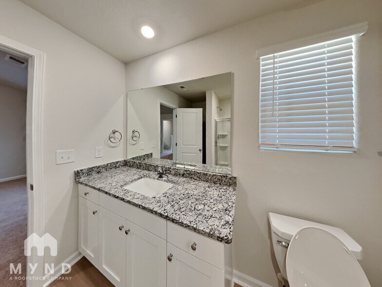 Building Photo - 140 Warwick Dr