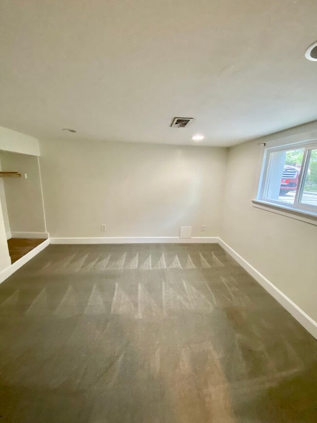 Building Photo - Beautiful 4-Bedroom House