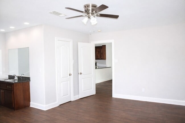 Building Photo - 11123 Sageview Dr