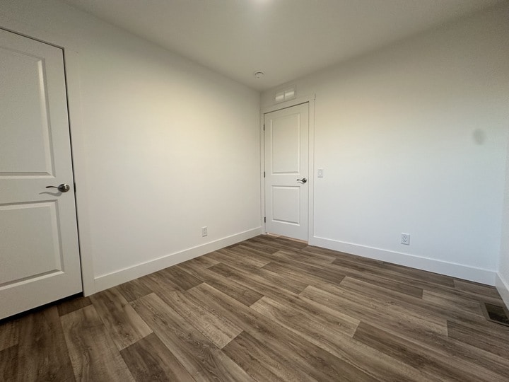 Building Photo - 15 Hartland St N