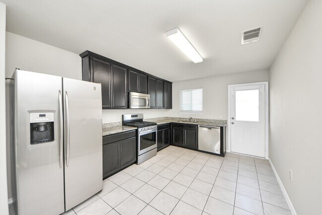 Building Photo - 2710 Lapwing Dr.