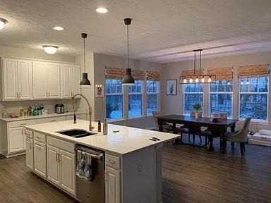 Building Photo - 32918 Rebecca Ln