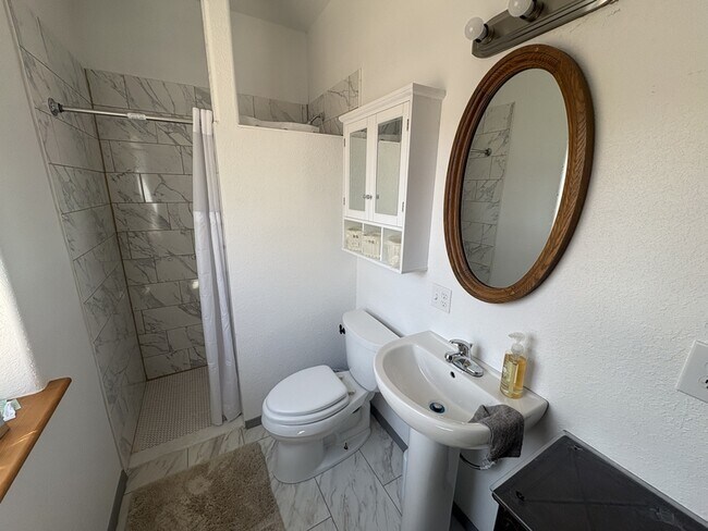 Building Photo - 285 Hermit Ln