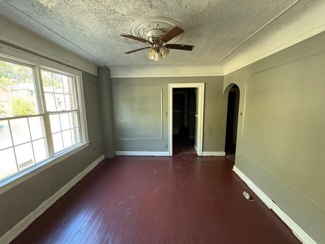 Building Photo - 3 Bedroom Home In Detroit