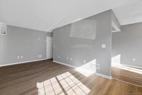 Building Photo - 365 Mather St