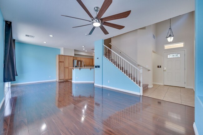 Building Photo - NW 3 bedroom!! Community Pool!! Playground...