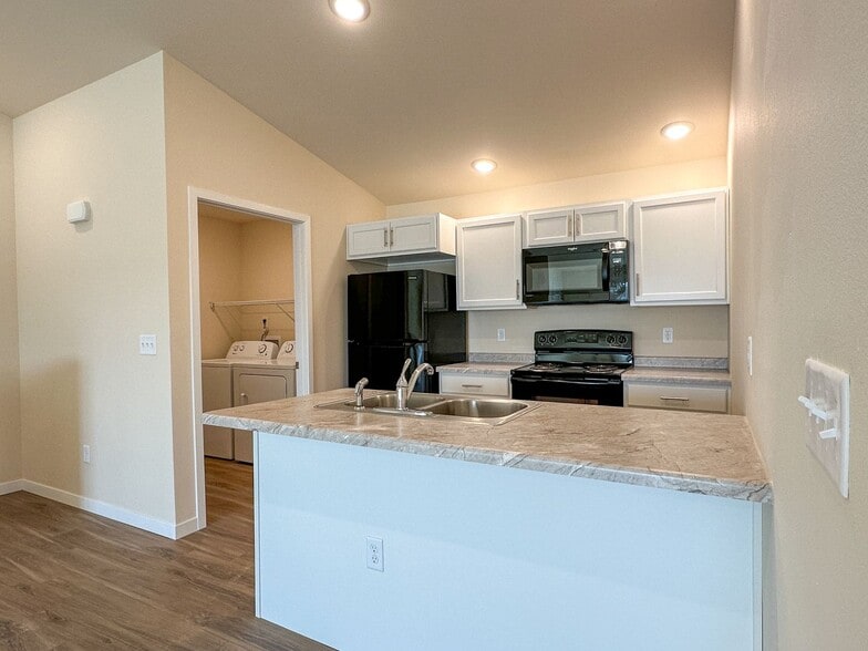 Interior Photo - SCS Rothschild