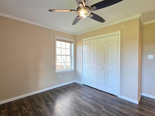 Building Photo - 4 Rock Point Rd