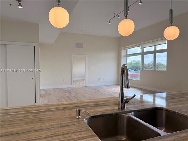 Building Photo - 6701 Biscayne Blvd