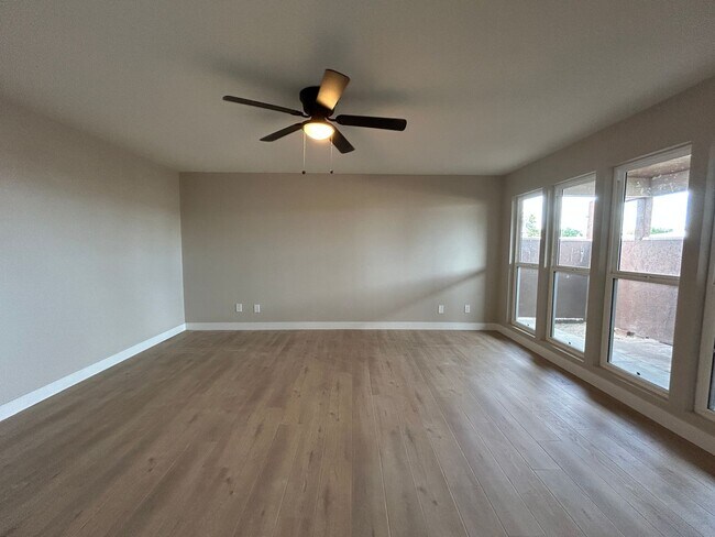 Building Photo - 2699 E Silk Oak Dr
