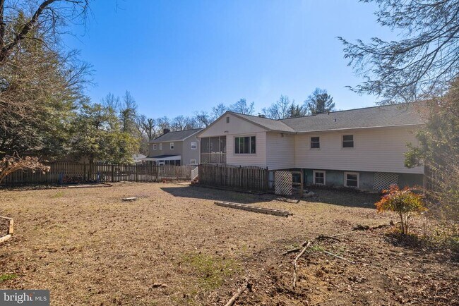 Building Photo - 1032 Pinecrest Dr