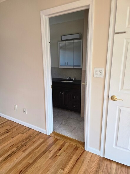 25 - Master Bedroom with attached Bathroom - 100 5th Ave