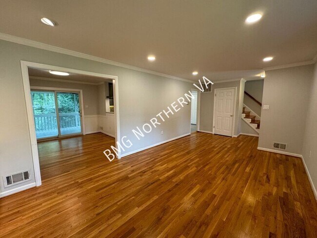 Building Photo - 5406 Gainsborough Dr