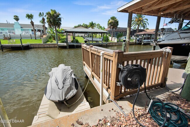 Building Photo - 15 Coolidge Ct