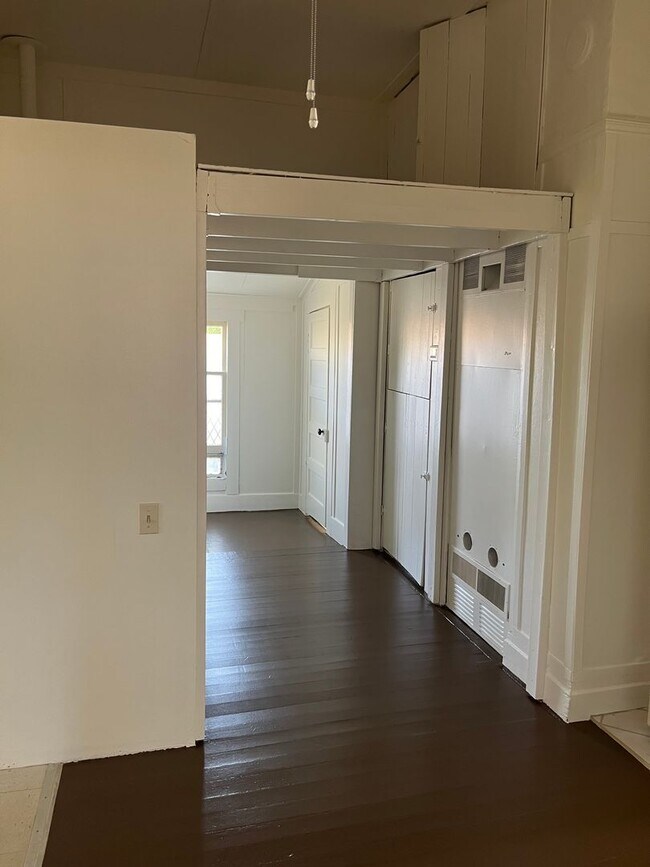 Building Photo - Early 1900's Charm In This Two Bedroom in Prescott