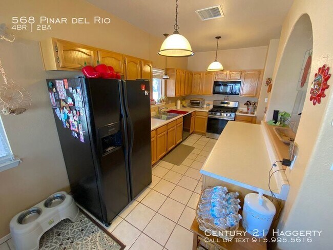 Building Photo - 568 Pinar Del Rio Dr