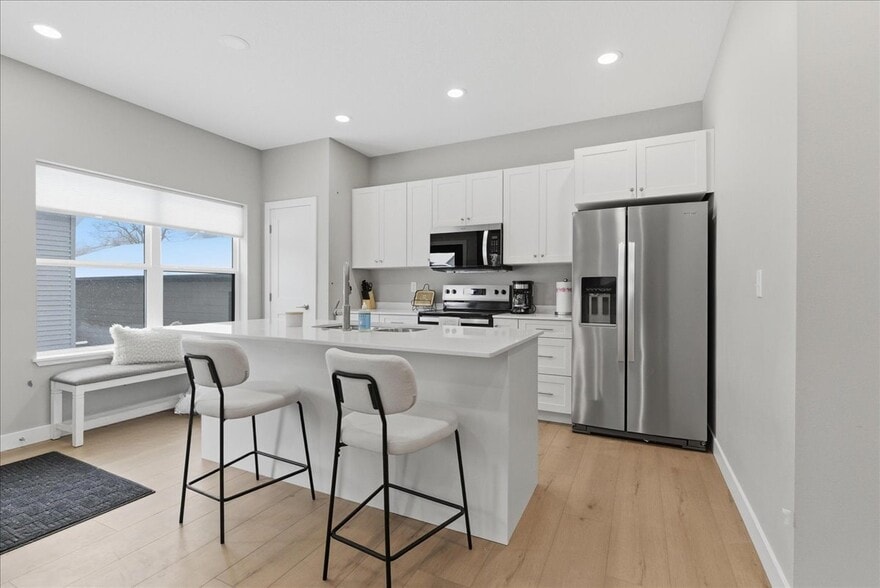 Building Photo - 812 Clay St