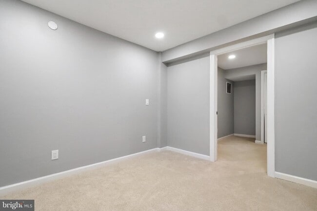 Building Photo - 6621 Hallwood Ave