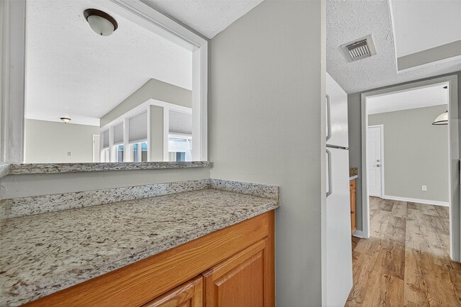 Building Photo - 10402 Gulfstream Ln