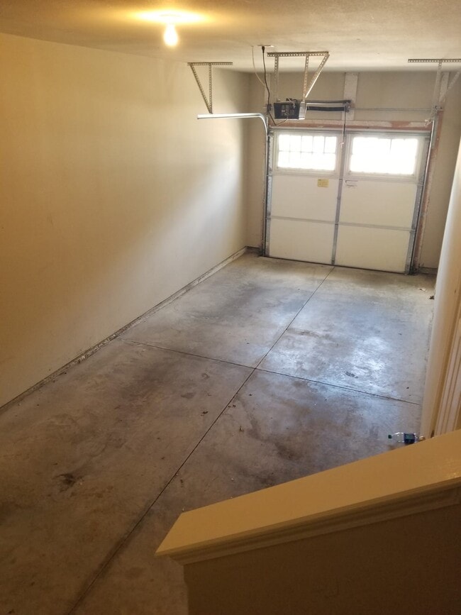 GARAGE - 102 Essex Ln