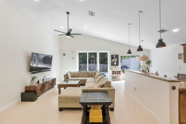 Building Photo - 6755 NW 75th Pl