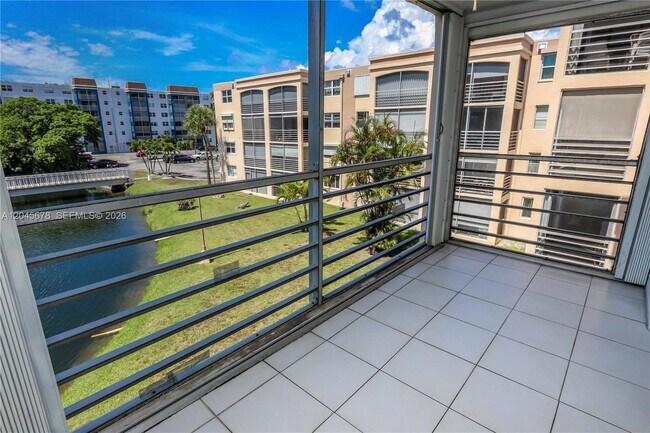 Building Photo - 505 E Dania Beach Blvd