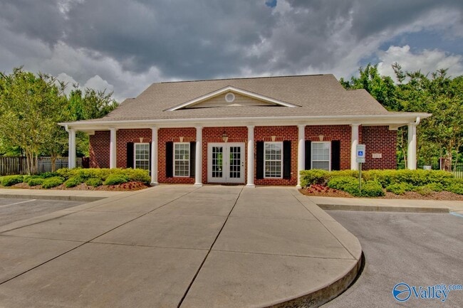 Building Photo - 112 SW Autumn Cove Dr