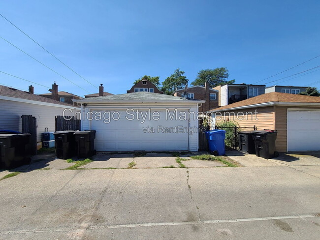 Building Photo - 6035 S Karlov Ave