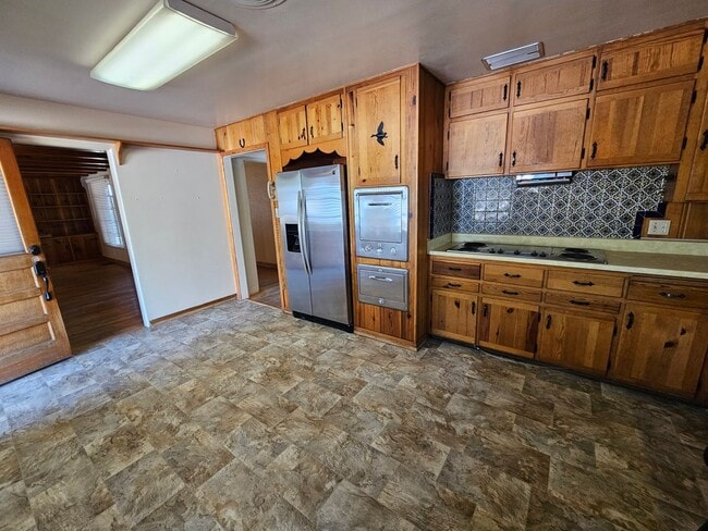 Building Photo - Beautiful Retro 3 Bd/2Ba Home Ready Lookin...