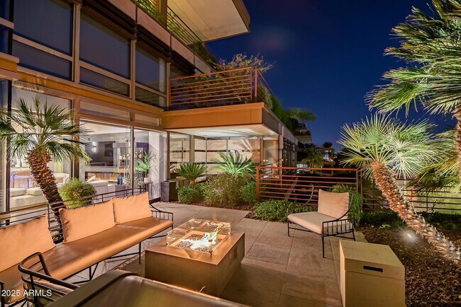 Building Photo - 7167 E Rancho Vista Dr