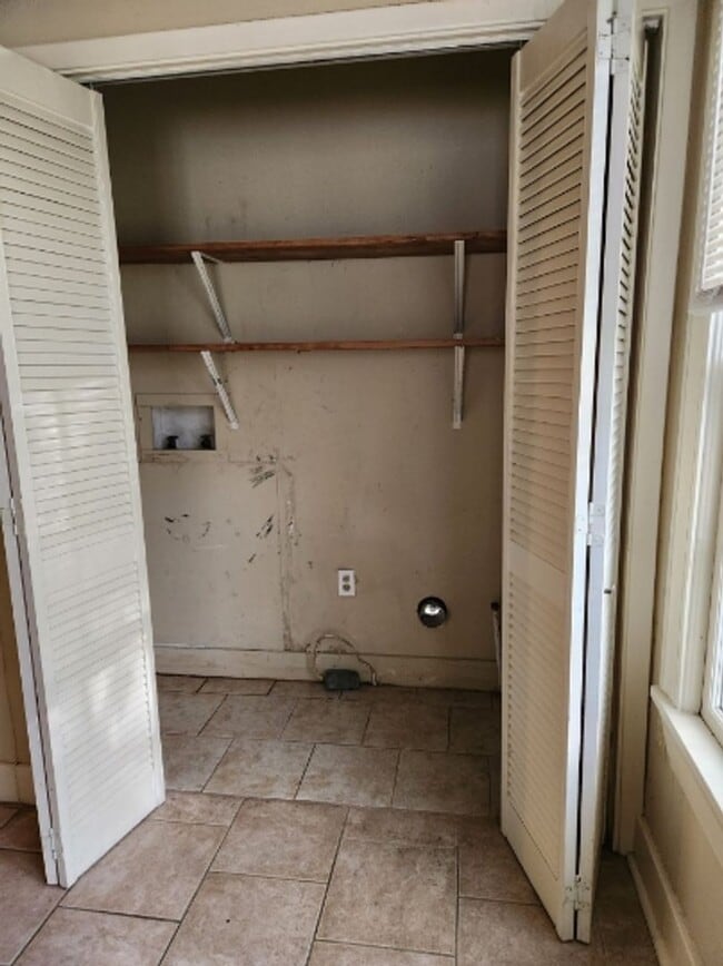 Building Photo - House for Rent