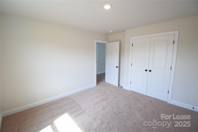 Building Photo - 3519 Narrow Ln