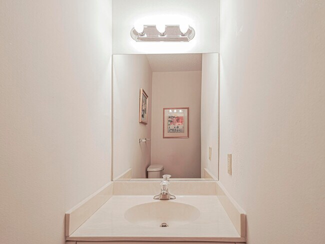 Building Photo - 36 Pine Arbor Ln