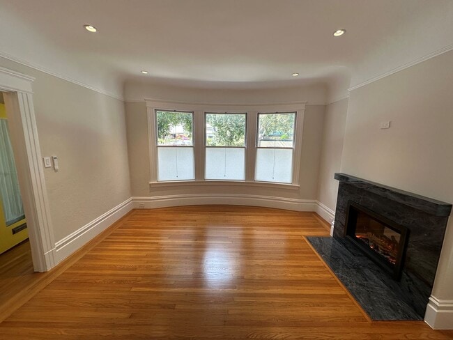 Building Photo - 219 Lake St