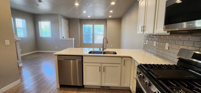 Building Photo - $2,000 OFF 4-bed, 3.5-bath Townhome Available Now!