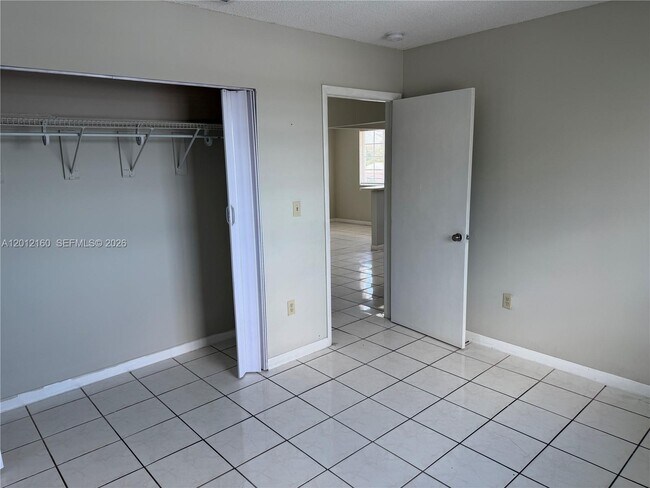 Building Photo - 837 SE 8th Ct