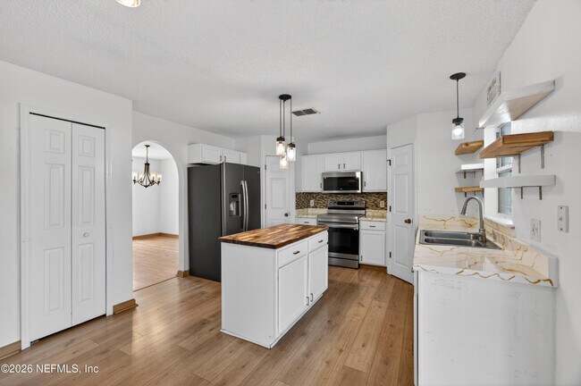 Building Photo - 7379 Edenfield Park Rd