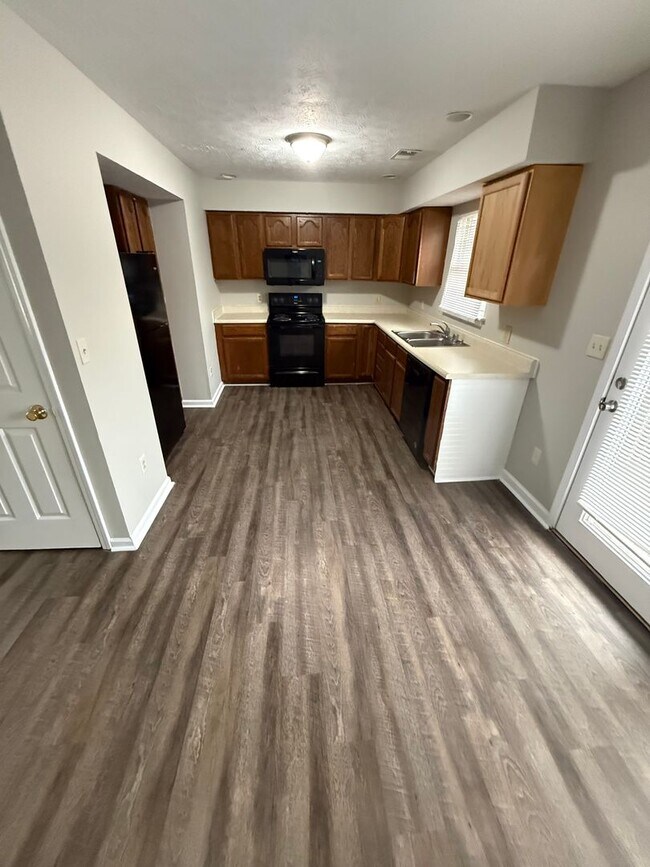 Building Photo - Located in Georgetown, KY, three-bedroom, 2.5-bath townhouse