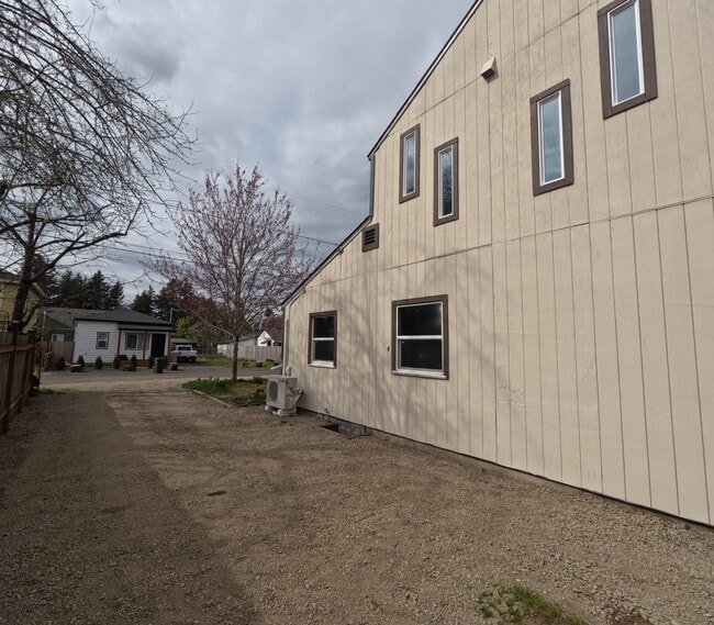 Building Photo - 9516 SE 74th Ave