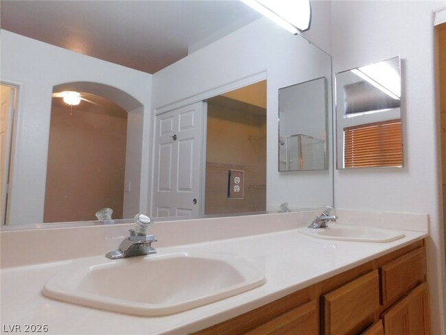 Building Photo - 1108 Coral Rainbow Ave