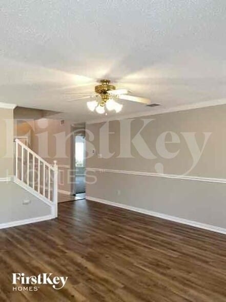 Building Photo - 301 Sunset Oaks Dr