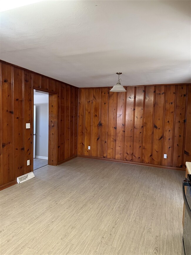 Building Photo - 602 Salmons Blackjack Rd