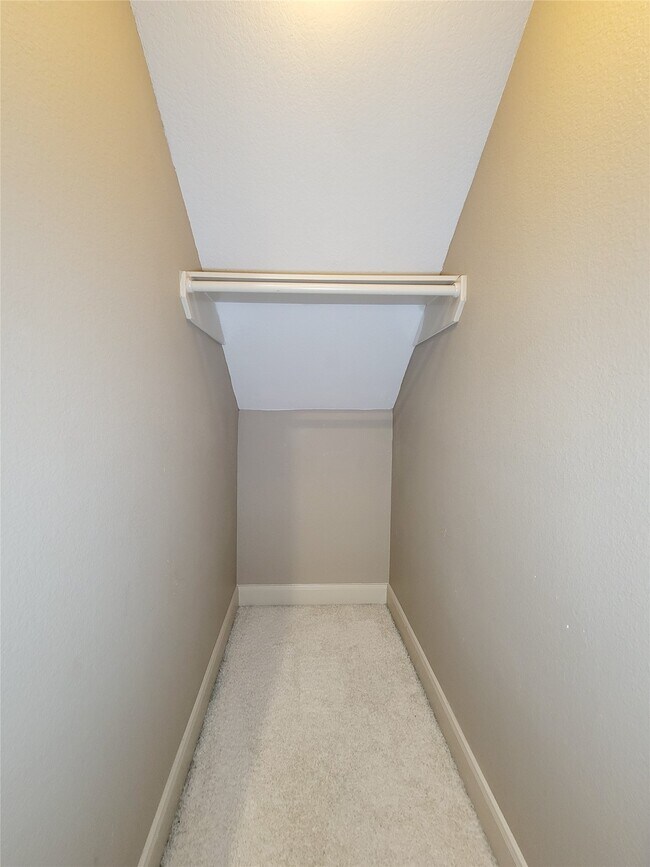 Building Photo - 1605 W 14th St