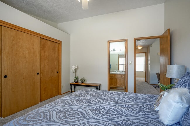 Building Photo - 5609 Wingate Ave NW