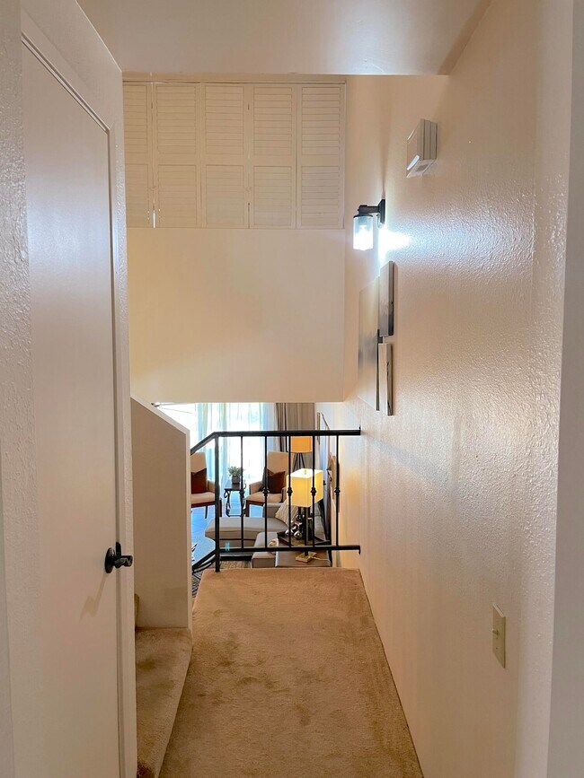 Building Photo - 494 East Cll Begonia-