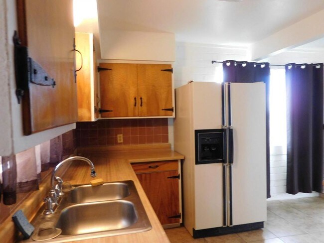 Building Photo - 154 E Papago Way