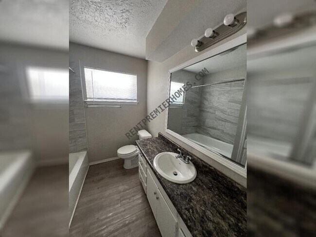 Building Photo - 4413 NW 12th St