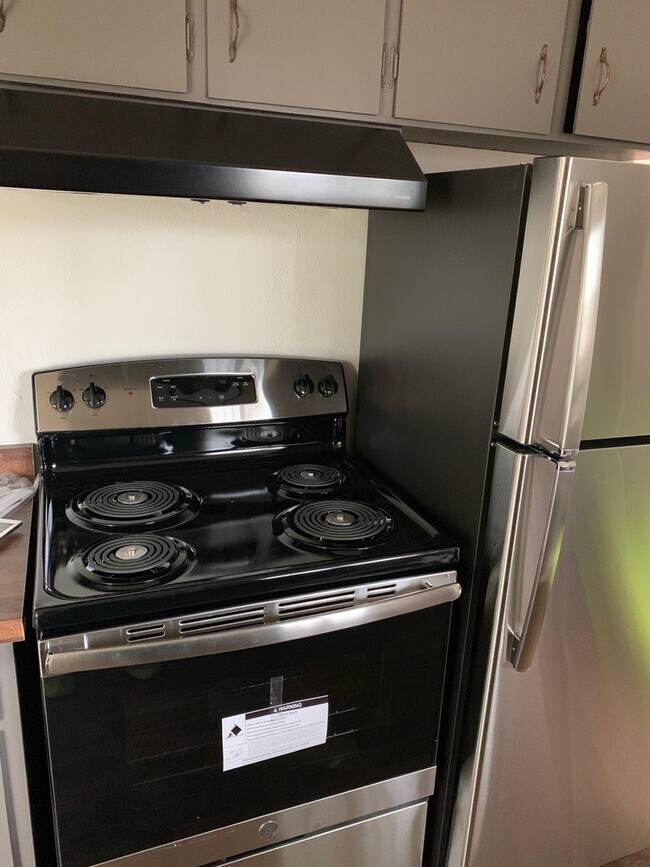 Building Photo - (OCK 5) Beautifully remodeled 2 bedroom/1.5 bath duplex