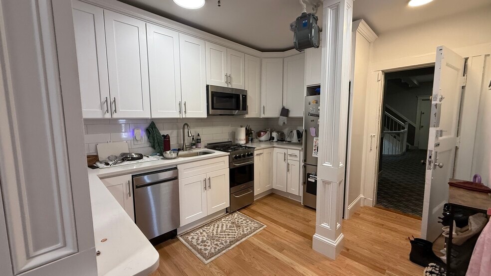 Building Photo - 199 Park Dr